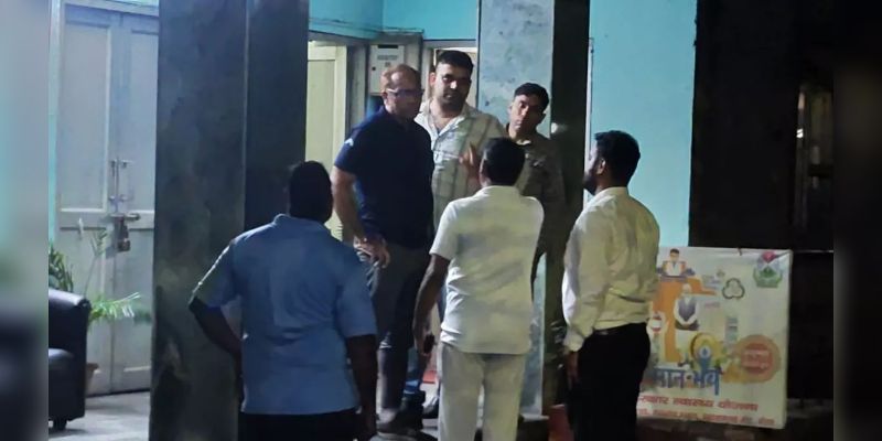 CBI का मेरठ में बड़ा ऐक्शन! रिश्वत लेते हुए CGHS के एडिशनल डायरेक्टर समेत 3 रंगे हाथ गिरफ्तार