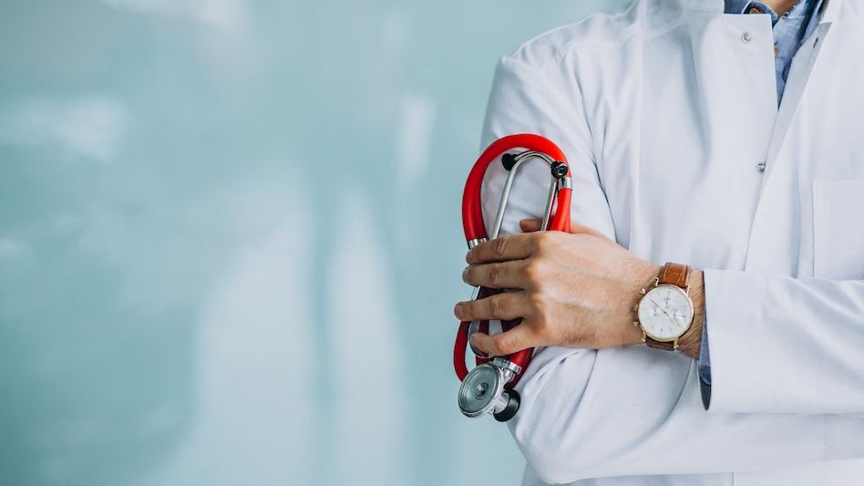 देश में बढ़ेंगी 8000 MBBS और PG सीटें: NMC प्रमुख डॉ. अभिजीत सेठ
